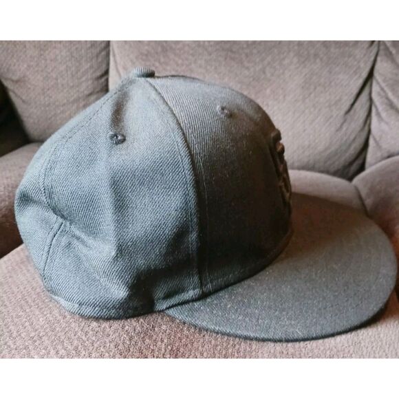 San Diego Padres New Era 59fifty Fitted MLB Baseball Cap Size 7 1/4 Black Fade - Picture 2 of 5